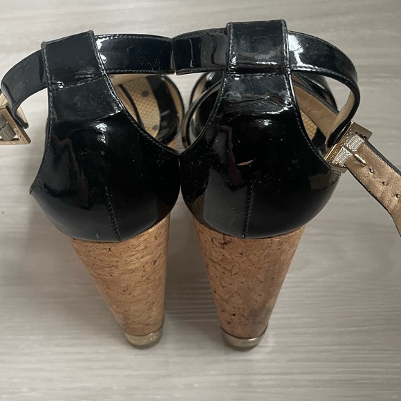 JIMMY CHOO
Patent Leather Sandals - Picture 3 of 4